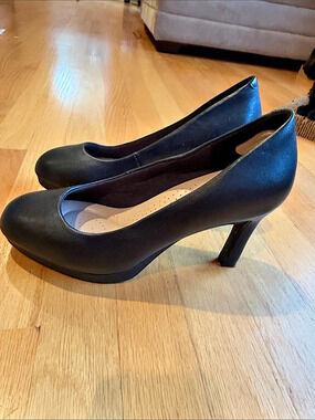 Clarks Bradley Black Leather Pumps US 8 W